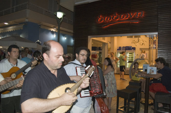 26 Kefalonia 2009 - Argostoli - traditionelle kefalonische Musik in der Lithostroto - 08_DSC_6092