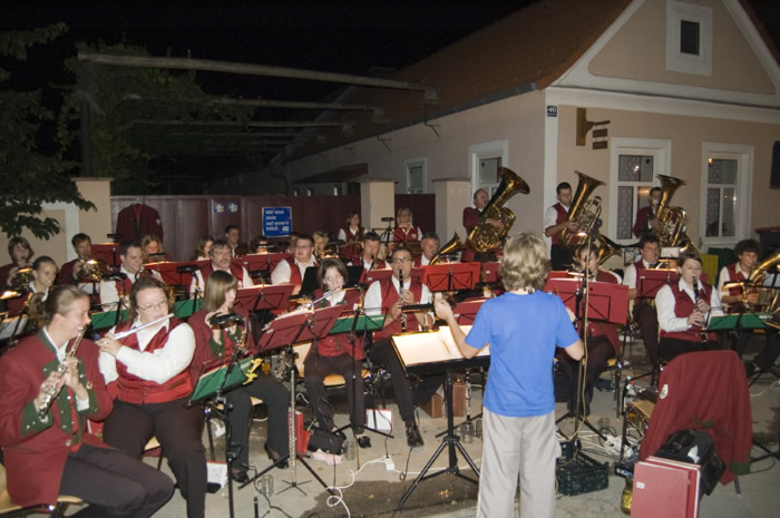 14 Laurenzikirtag 2008 - Nachwuchsdirigent Simon Froestl  in Aktion - 43_DSC_6353