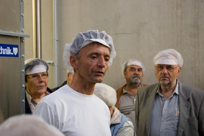 06_Exekutivpensionisten Wiener Neustadt - Jahrestreffen 2009 - Fuehrung durch die Resch und Frisch Produktion -DSC_7045
