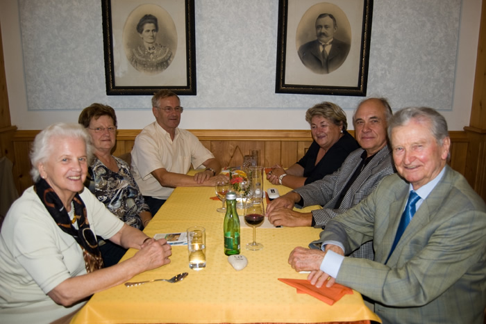 03_Exekutivpensionisten Wiener Neustadt - Jahrestreffen 2009 - Mittagessen mit Kollegen und Freunden -   DSC_7150_7151