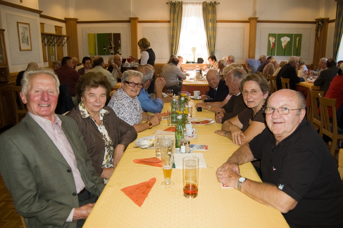 03_Exekutivpensionisten Wiener Neustadt - Jahrestreffen 2009 - Mittagessen mit Kollegen und Freunden -   DSC_7160_7161
